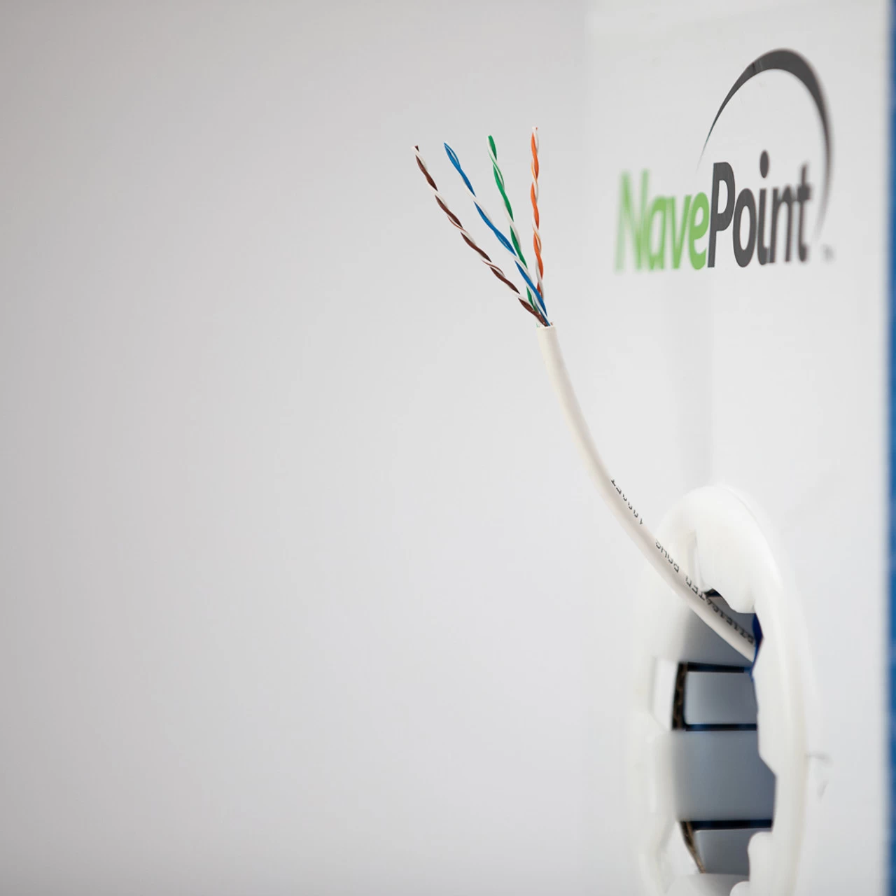 NavePoint CAT5e Bulk Network Cable Ethernet UTP CCA - 1000 Ft White 6 NavePoint CAT5e Bulk Network Cable Ethernet UTP CCA - 1000 Ft White - Image 4
